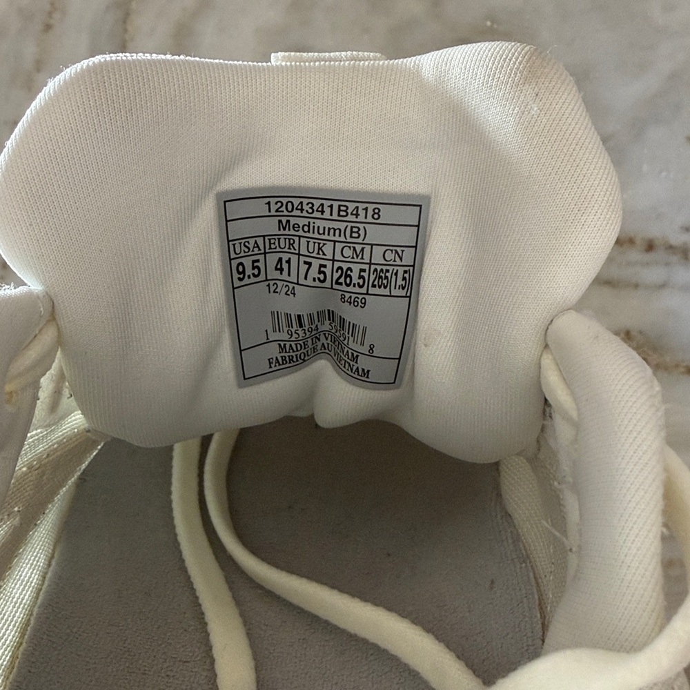 Brooks Women’s Glycerin 22 running shoes in white - Picture 7 of 8
